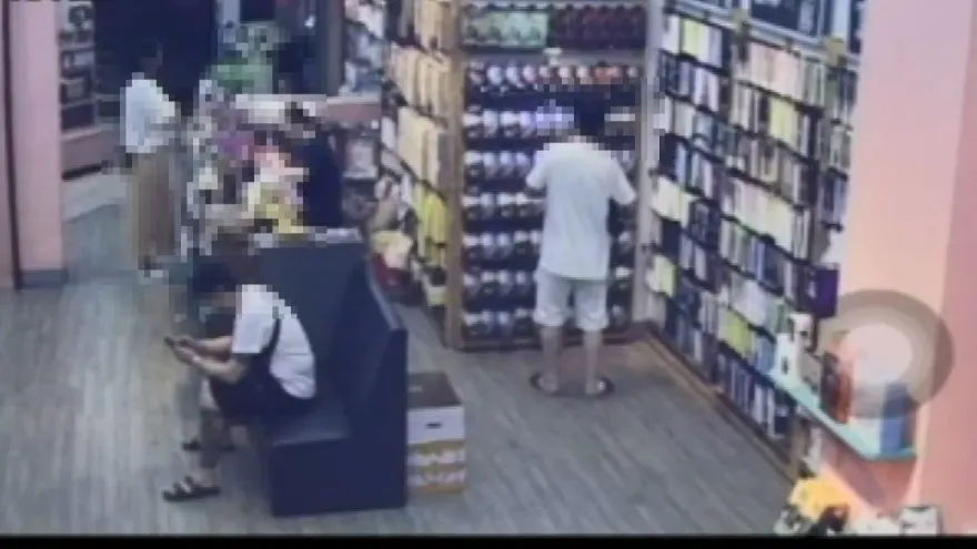 影/賺了390元卻賠掉人生！趁女店員不留心下手　他手機殼偷錯型號竟直接扔了