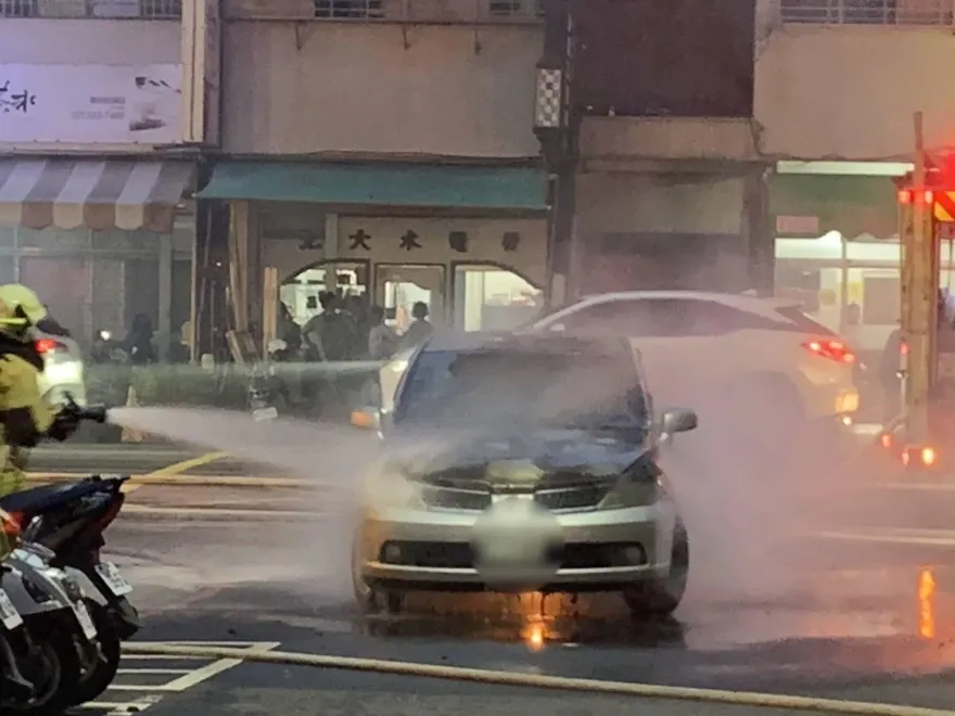 影/愛車「1狀況」要小心！高雄女驚14年老車「出現異常」送修後...卻慘遭火噬