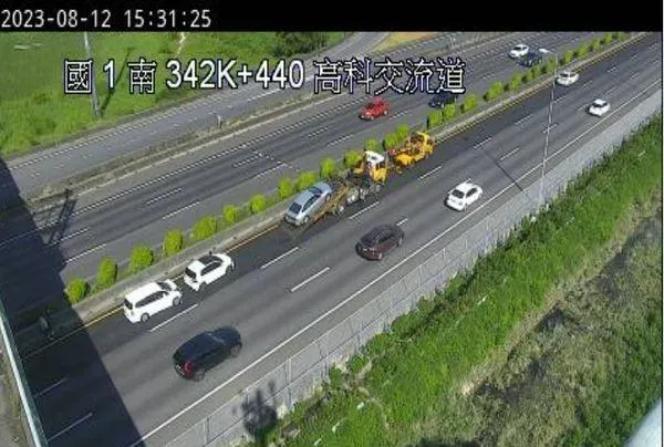 快訊/國1南向高科匝道6車追撞！內側車道癱瘓後方回堵約5公里