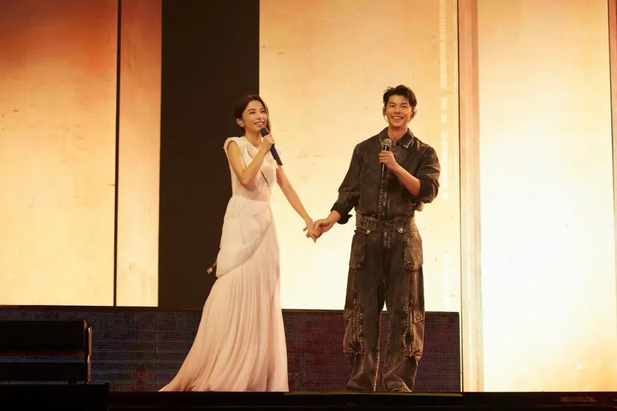 直擊／田馥甄甜認許光漢是「男友」！兩人大方牽手畫面曝光