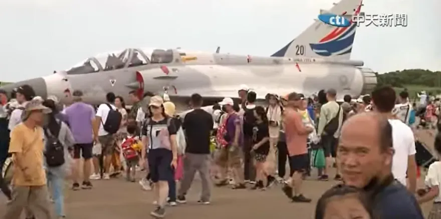 蔡其昌怪台中市府翻車了！廖偉翔曝清泉崗機場塞車「交通是國防部規劃」