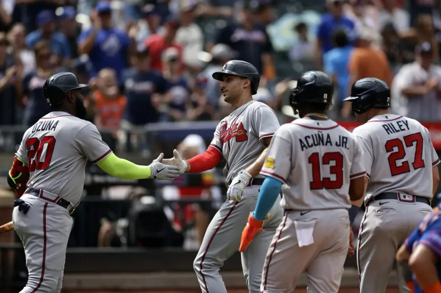 影/全壘打王沒了！勇士歐森雙響砲超車大谷翔平　42轟傲視大聯盟