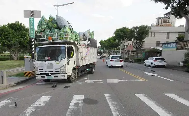 無號誌路口連2撞！台中男騎士噴飛「撞碎環保車擋風玻璃」濺血不治