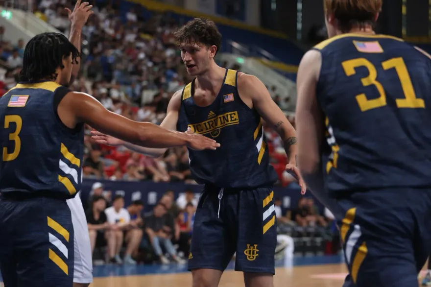 瓊斯盃/又一隊慘遭美國痛宰！阿聯輸到脫褲　教練氣炸怒拍場邊看板