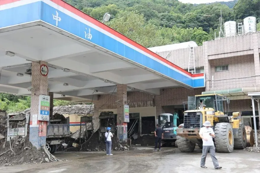全台最衰加油站「4度遭土石流掩埋」重見天日！　復業卻遙遙無期