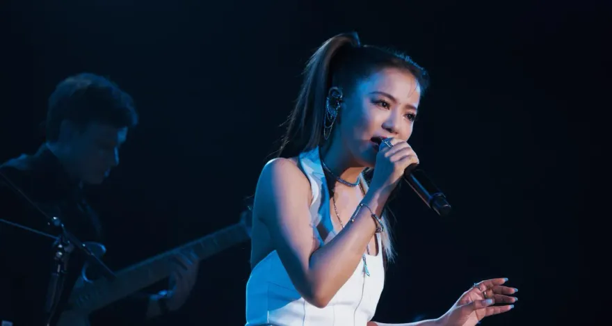 女歌手賭城演唱台下意外暴動　緊急出動警察維持秩序