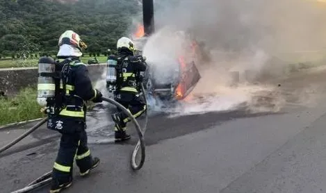 快訊/台中焦屍車禍現場曝！無法脫困遭活活燒死性別難辨　起火原因釐清中