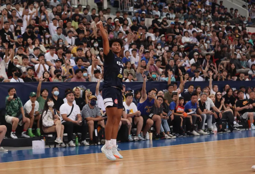 瓊斯盃/火藥味濃！賀博暴扣嗨翻全場　中華白退菲律賓收2連勝