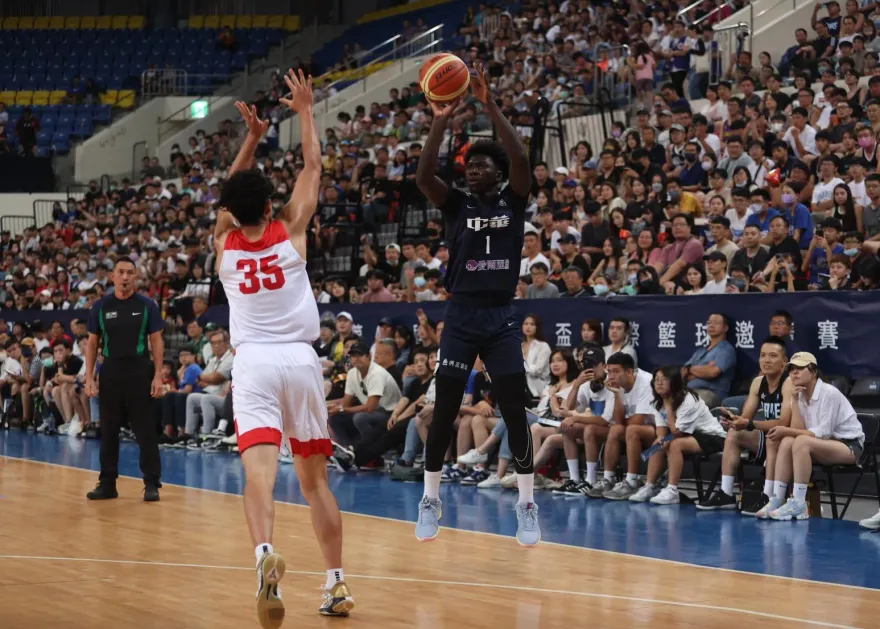 瓊斯盃/「台灣黑豹」無人能擋！阿巴西狂轟31分率中華藍退日本收二連勝