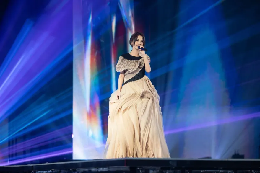 田馥甄舉辦「畢業典禮」青峰一上台自爆「雙濕」