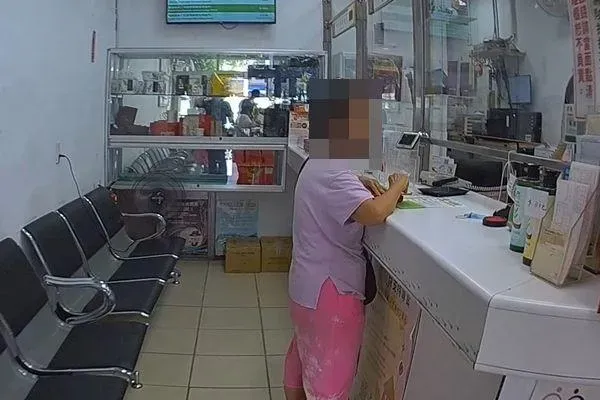 台中女衝郵局領錢…匯款單「詭留8字」！行員看了秒報警