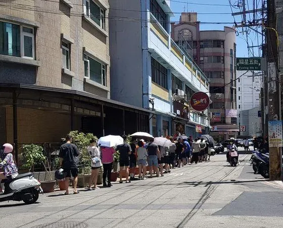 南霸天「茶の魔手」進駐中壢！開幕當天排爆　一票網友喊：好喝的來了