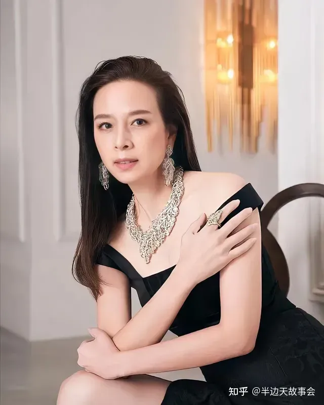 連泰王也得不到的女人！泰國國足「最美領隊」伍倫盼宣布參選足協主席