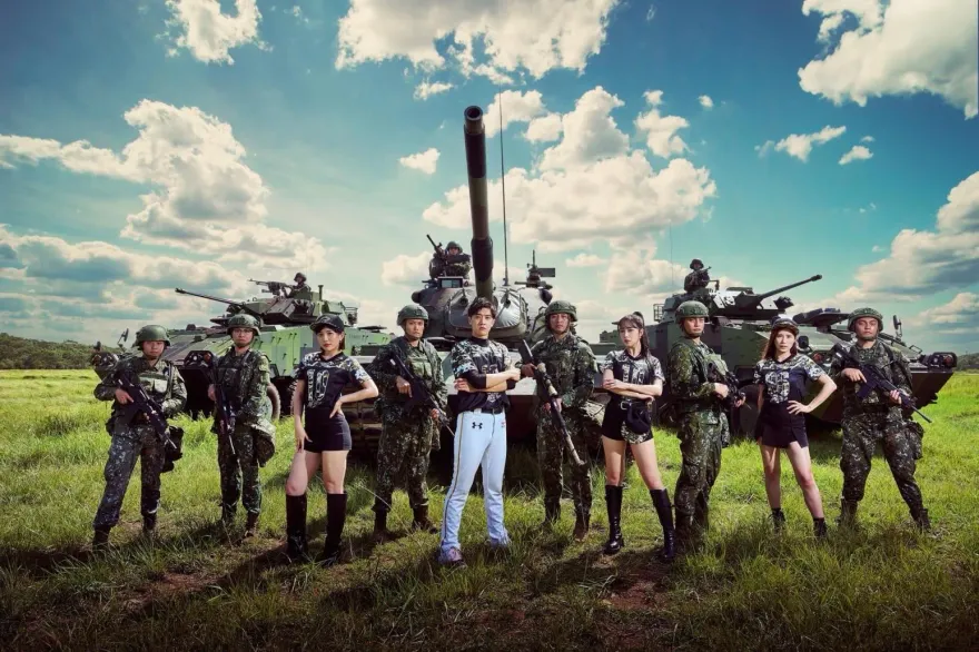 前職棒投手投身軍旅　為中華職棒熱情開球