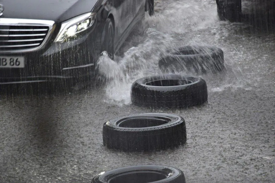 快訊/國家警報響起！雨區轉移「雙北防大雷雨」　8縣市大雨特報