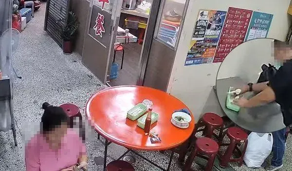 點80元鴨肉麵「奧客提6要求」還狂拿免洗筷！老闆霸氣1招反制