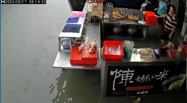 快訊/雨彈開轟！高雄4區淹水警戒　3縣市急發大雨特報