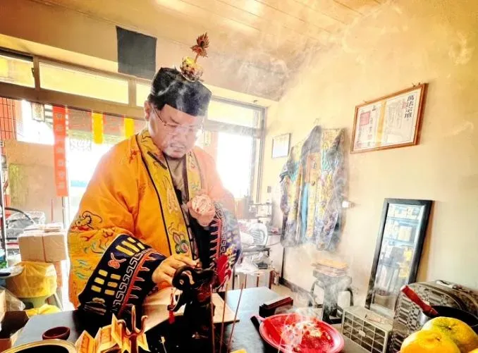 「情降」挽感情！港女籌錢「下海」被榨85萬　他關半年改行道士繼續騙