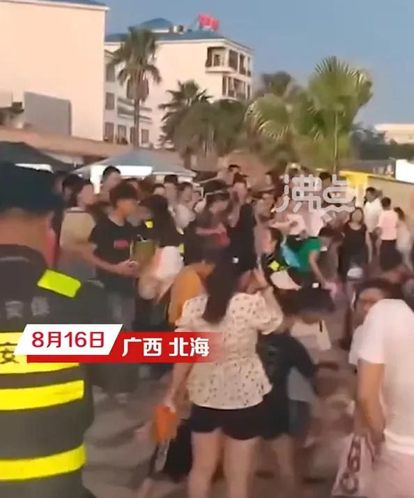 影/廣西海水浴場驚傳「不明魚類」咬傷人　多位遊客鮮血淋漓送醫