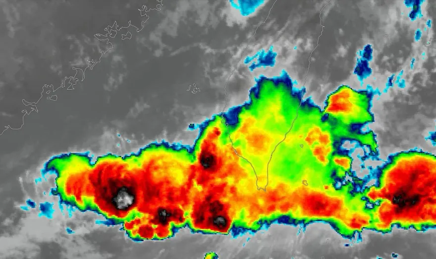 快訊/大雨特報！「強烈雷雨帶」高高掛　7縣市雨彈狂炸恐淹水
