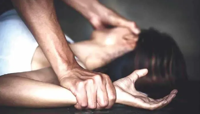 為了業績！藥廠女業務「5年睡百人」　她淚曝「這東西」隨時帶著