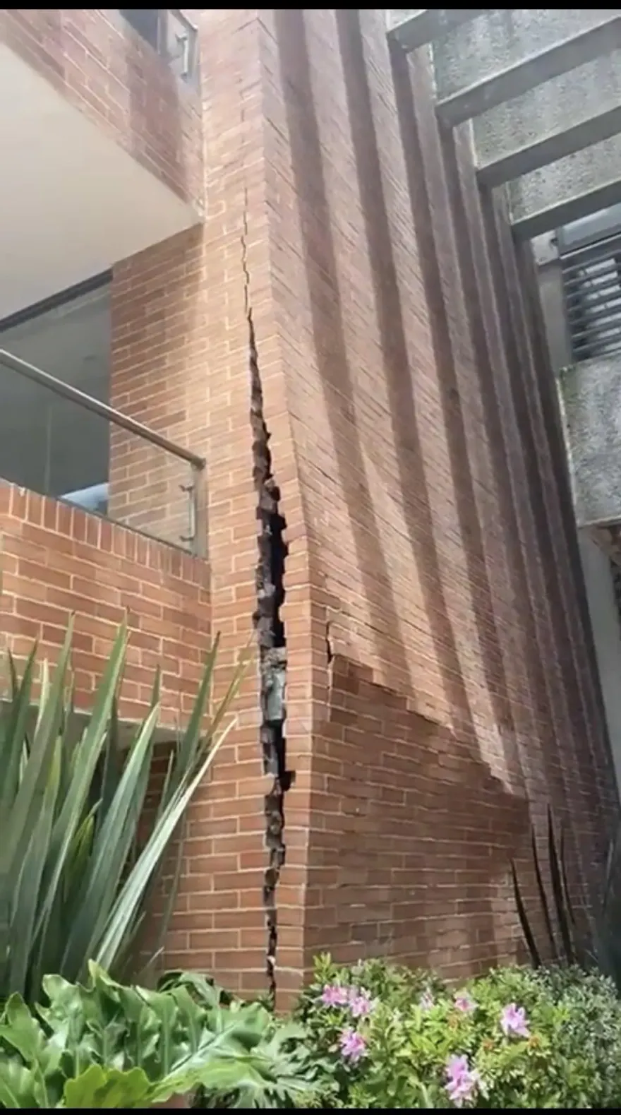 影/哥倫比亞規模6.1地震　餘震不斷民眾驚恐奔逃