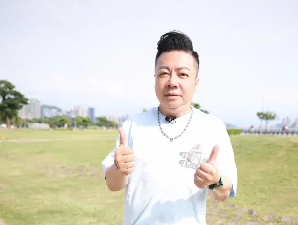 網友公審「路人逼讓路」！意外發現竟是大咖主持人…情況秒反轉被打臉