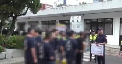 影/全台首例！頭北厝亮字號出席萬國幫元老告別式　中山分局長怒舉牌令解散