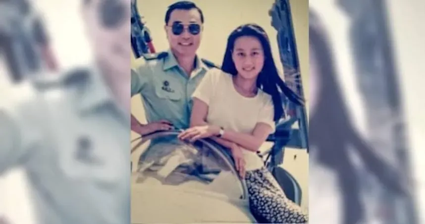 飛官站F16機翼拍婚紗挨轟　馮世寬曬30年前「座艙合照」嗆：無知！