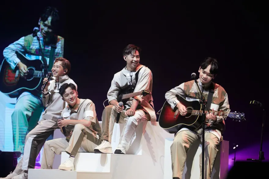 理想混蛋成軍6年邁向新里程！洪佩瑜上台拋雞丁男扮女裝照全場驚