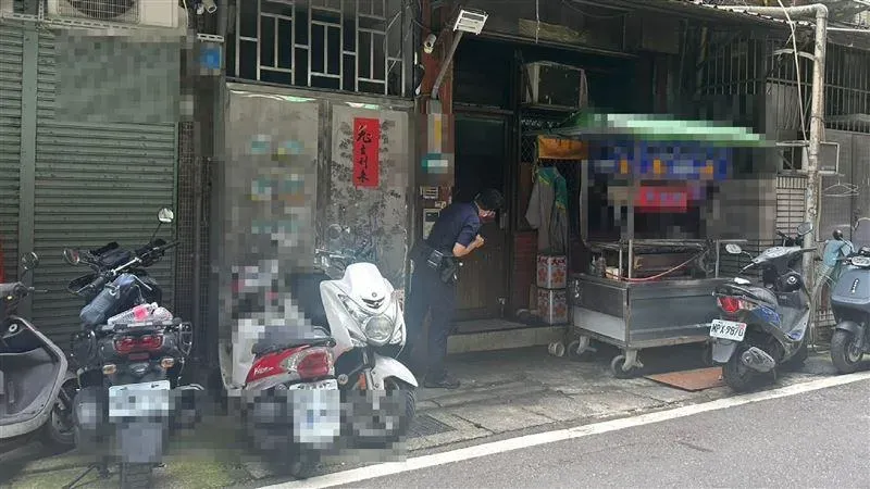 快訊/三重7旬翁孤獨死！警破門　他倒臥浴室前身軀腐爛