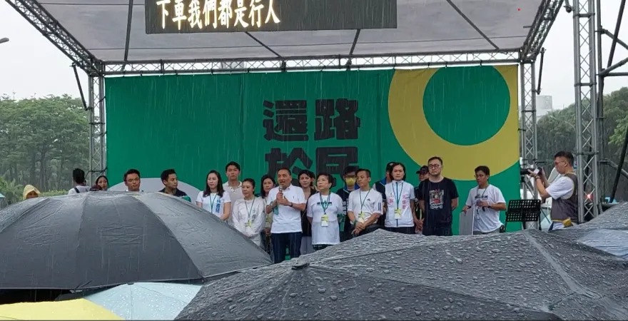 快訊/820還路於民大遊行 侯友宜上台被噓　有人對他嗆這句