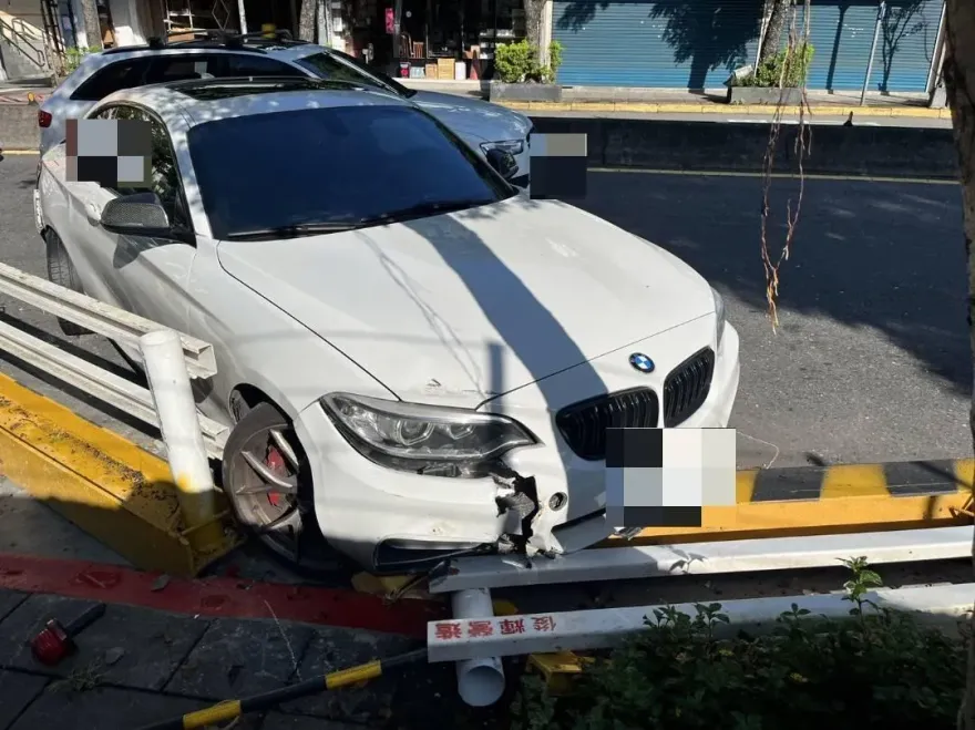 影/鬼月還酒駕！BMW辛亥隧道前自撞護欄　醉駕駛遭逮送辦