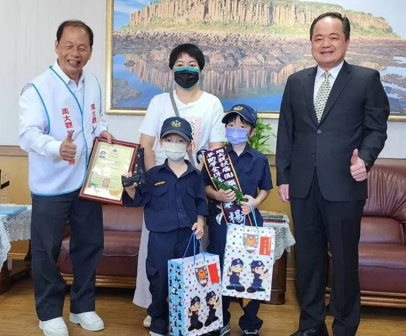 抗癌小鬥士圓夢　楊歐祉言化身「小警察」獲頒周大觀熱愛生命獎章