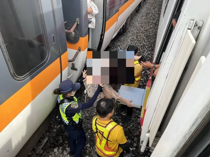 影/酒駕仔撞火車！台鐵派車「空中接力」救援　他買了頓「好貴的早餐」