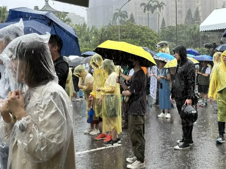 行人地獄來自於「台灣人不守法」？　鄉民酸：羨慕日本回來卻繼續違停