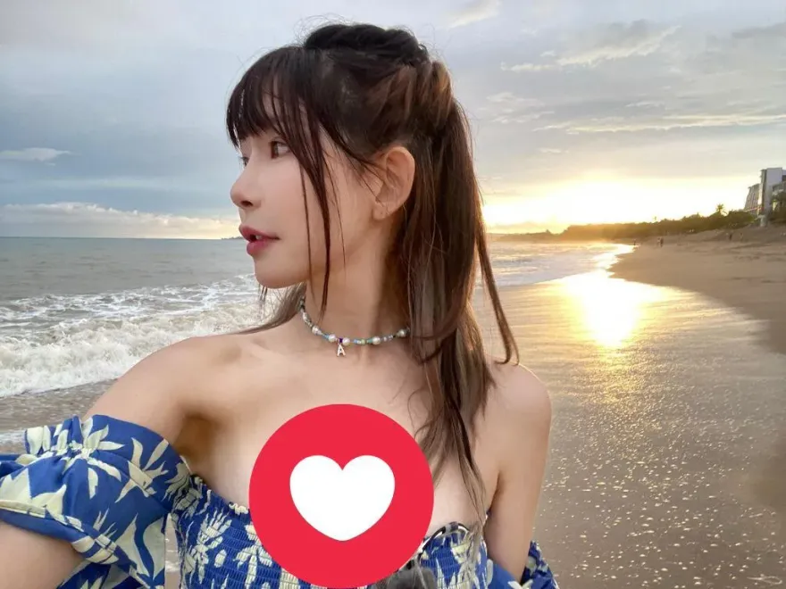 「隱乳女神」阿樂墾丁大解放！！　網看傻：漫出來了