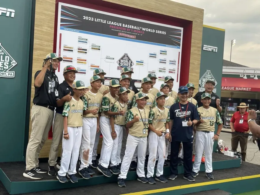 台灣「少棒二刀流」太猛！范宸竣領軍16年來首勝日本　桃園龜山10比0完封扣倒