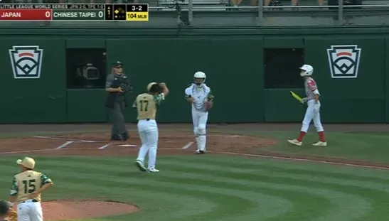 影/誠實野球！日本小將挨台灣投手觸身球　主審判上一壘但他搖頭