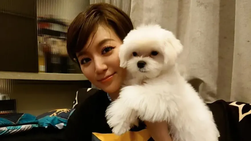 李妍憬七夕認愛！甜曬男友告白信揭「10年交情」：一起歡笑一起糗