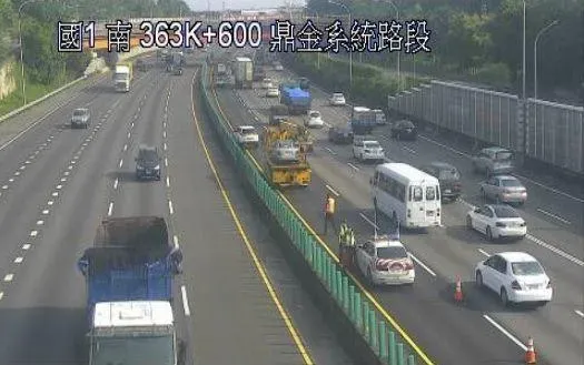 快訊/上班注意！國1北上高雄鼎金「2車追撞」　後方回堵6公里