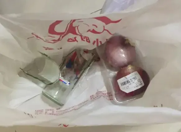 玻璃瓶汽水放冰箱瓶身卻「突然爆炸」　女子右眼「眼球破裂」急送醫手術