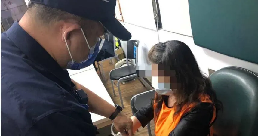 7旬通緝犯遇警盤查　「謊報身份」還瞎掰有整過！資深警問一句立馬戳破