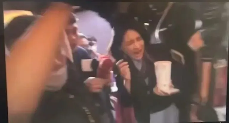 賴品妤自摔卻說被推倒　媒體人：記者採訪該戴密錄器