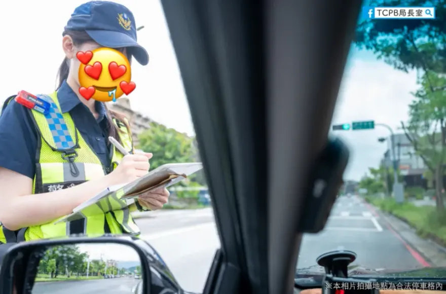 全網暈爛！正妹女警「超仙」取締違停照曝光　5萬人暴動狂喊：想被開單