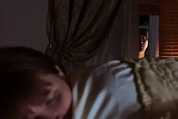 噁男全裸夜闖香閨「丟一句話」閃人　妙齡女嚇壞報案...判決出爐