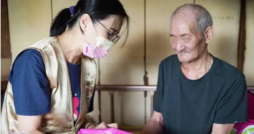 撿回收維生！罹癌夫婦與身障兒相依為命　愛心物資解燃眉之急