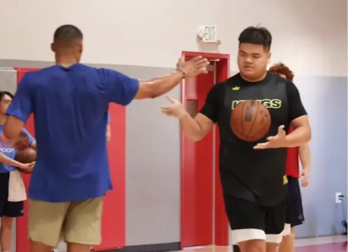 影/NBA巨星「西河」幫王柏智餵球！還擊掌讚他表現好