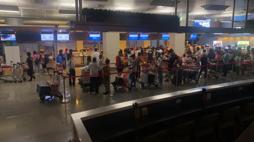 快訊/松山機場晚間突跳電！大廳陷入黑暗　民航局緊急說明