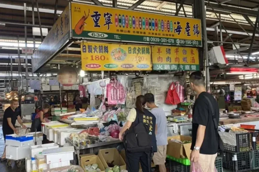 重寧海鮮號「掛羊頭賣豬肉」　新北地檢聲押女攤商
